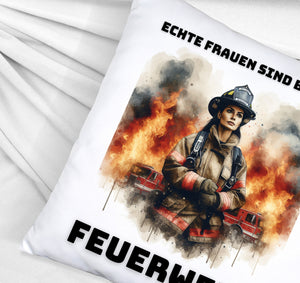 Echte Frauen sind bei der Feuerwehr Kissen