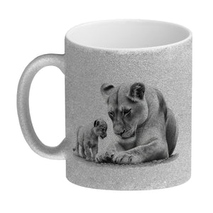 Liegende Löwin mit Babylöwe Kaffeebecher