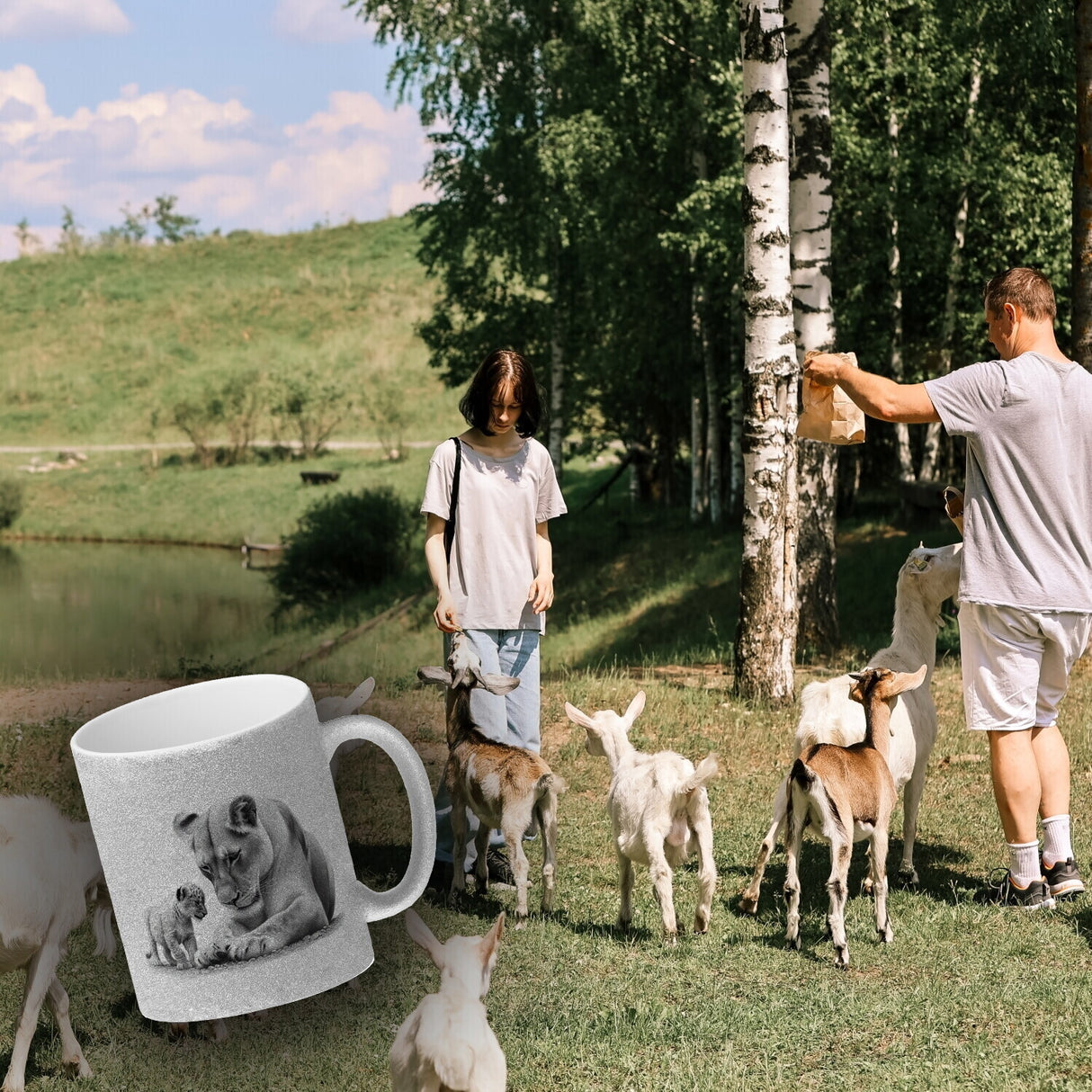Liegende Löwin mit Babylöwe Kaffeebecher