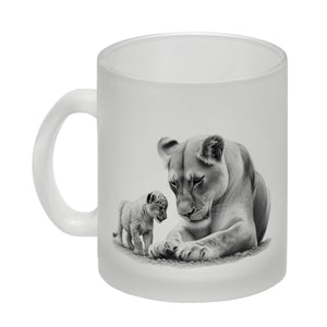 Liegende Löwin mit Babylöwe Kaffeebecher