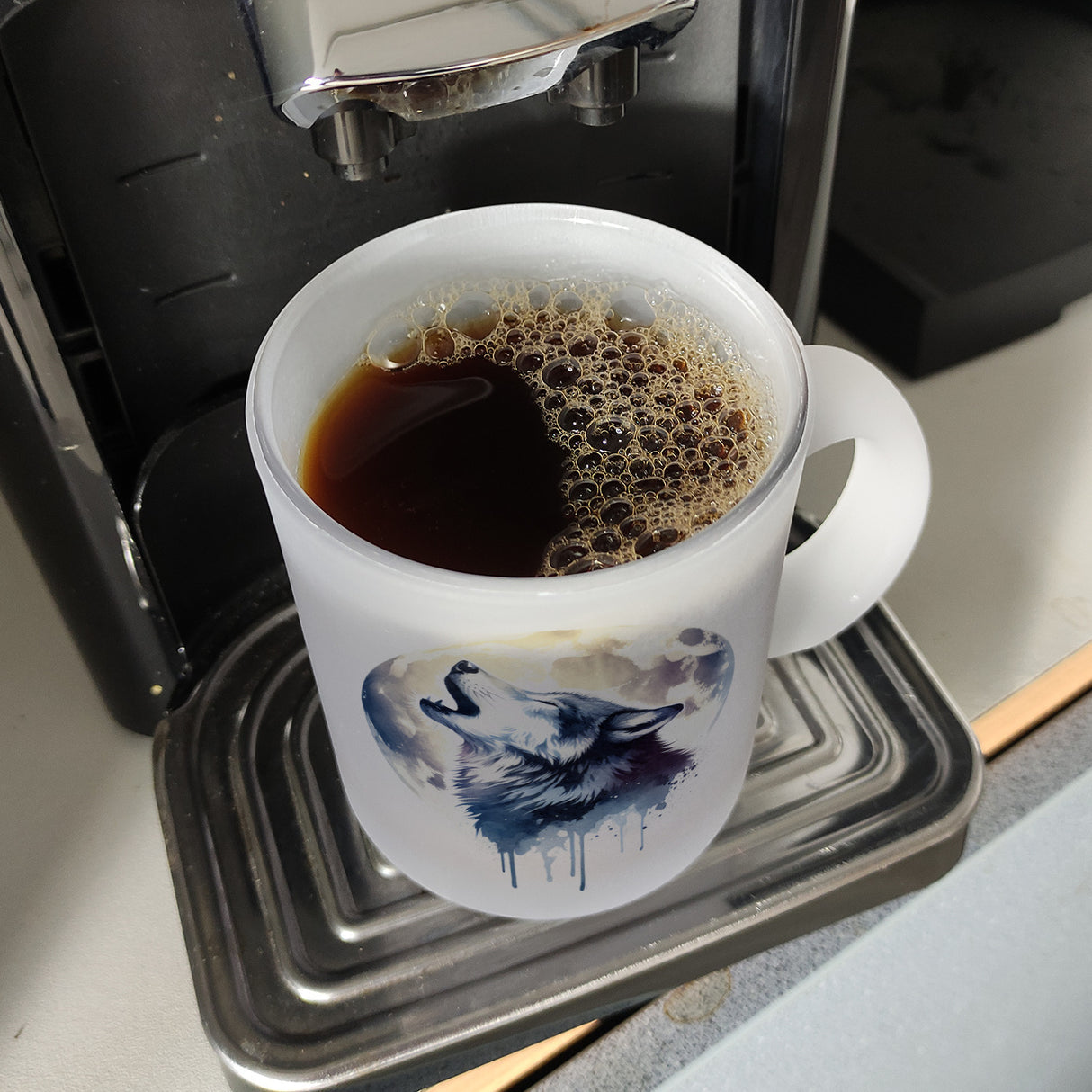 Wolf im Mondschein Kaffeebecher