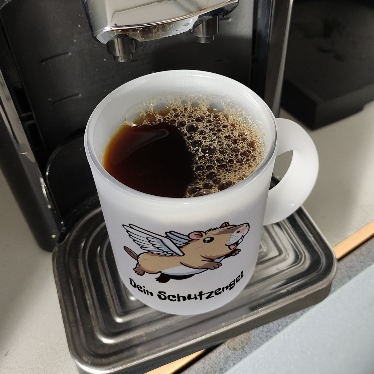 Comic Capybara mit Flügeln Kaffeebecher mit Spruch Dein Schutzengel