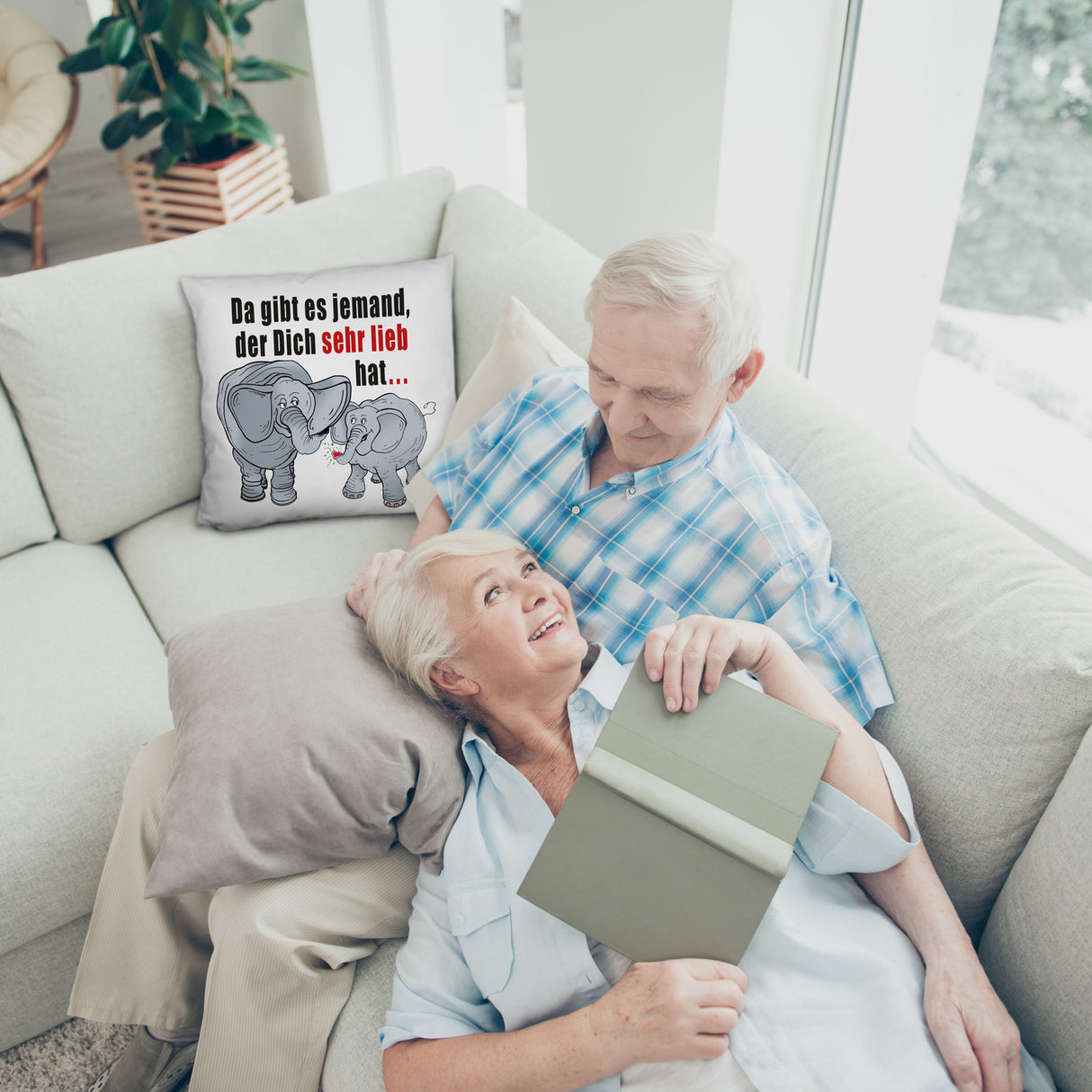 Elefanten Kissen mit Spruch Jemand hat dich sehr lieb