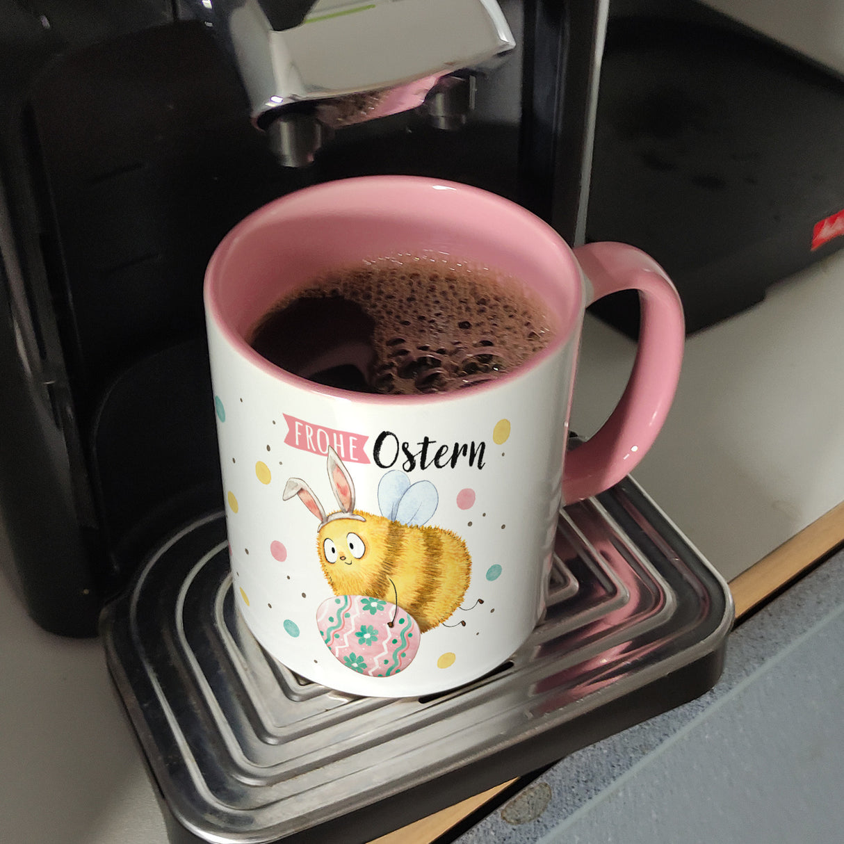 Pummel Biene Kaffeebecher mit Spruch Frohe Ostern