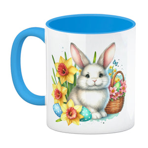 Osterhase neben Osterkorb Kaffeebecher