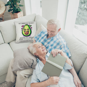Avocado im Kawaii-Stil Kissen mit Spruch Sei du selbst oder Avocado
