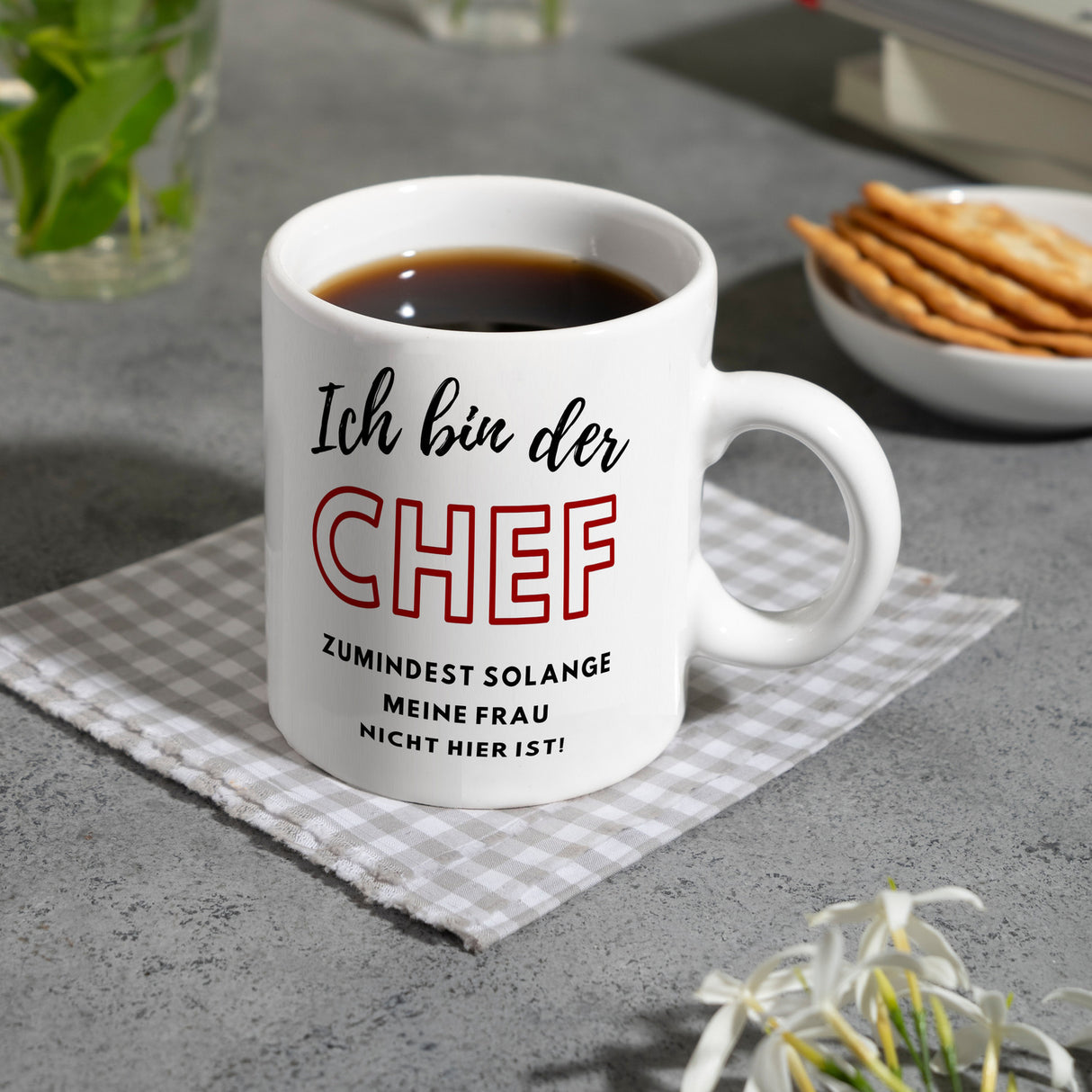 Frau ist der Chef Kaffeebecher mit Spruch Chef bis meine Frau kommt
