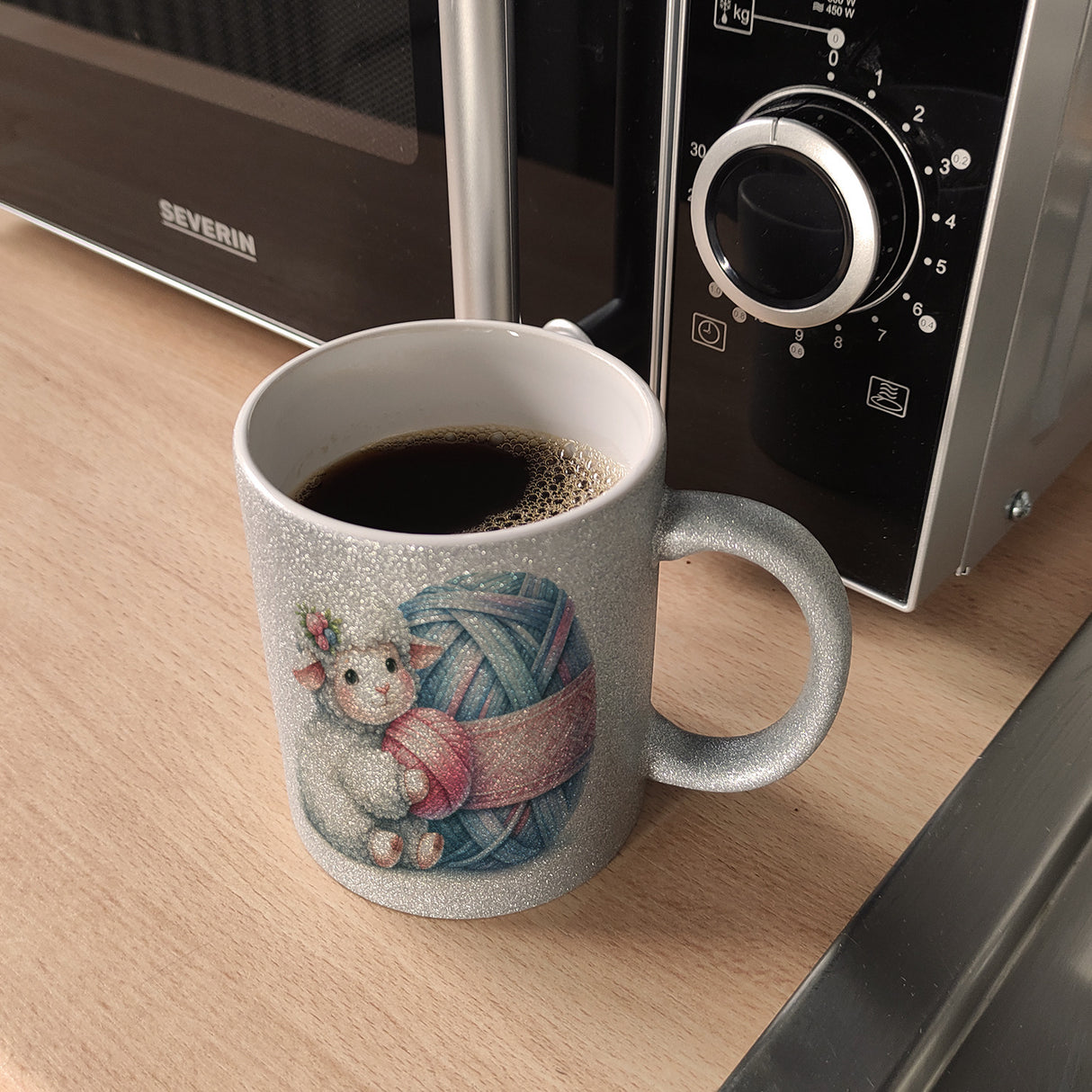 Schaf mit Wollknäuel Kaffeebecher