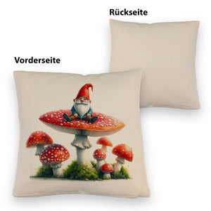 Gartenzwerg auf einem Fliegenpilz Kissen