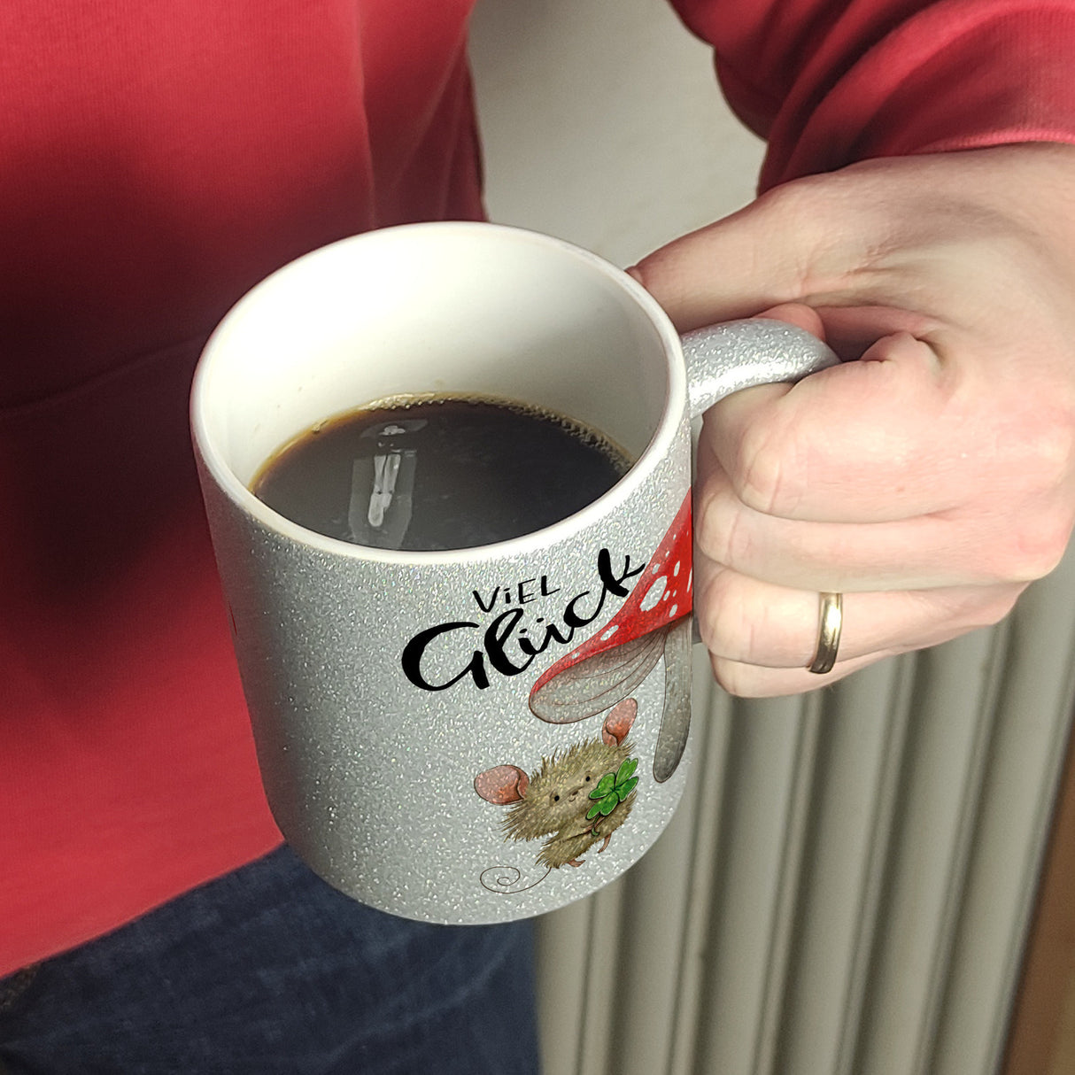 Maus mit Fliegenpilz Kaffeebecher mit Spruch Viel Glück
