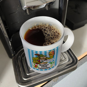 Hopfen statt Cannabis Kaffeebecher mit Spruch Oans zwoa drei Gsuffa