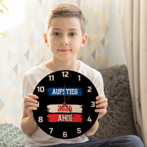 Kiel Aufstieg 2024 Wanduhr mit Spruch Ahoi