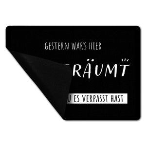 Gestern war‘s hier aufgeräumt Fußmatte in 35x50 cm ohne Rand mit Spruch