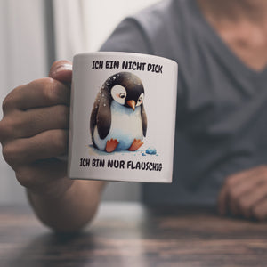 Flauschiger Pinguin Kaffeebecher mit Spruch Nicht dick nur flauschig