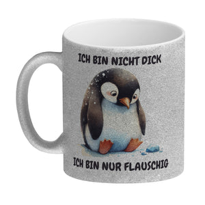 Flauschiger Pinguin Kaffeebecher mit Spruch Nicht dick nur flauschig