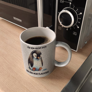 Flauschiger Pinguin Kaffeebecher mit Spruch Nicht dick nur flauschig