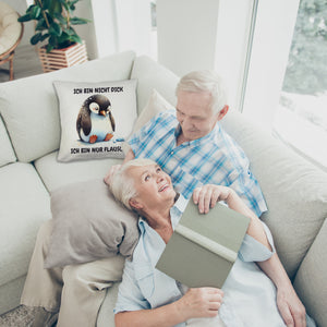 Flauschiger Pinguin Kissen mit Spruch Nicht dick sondern flauschig