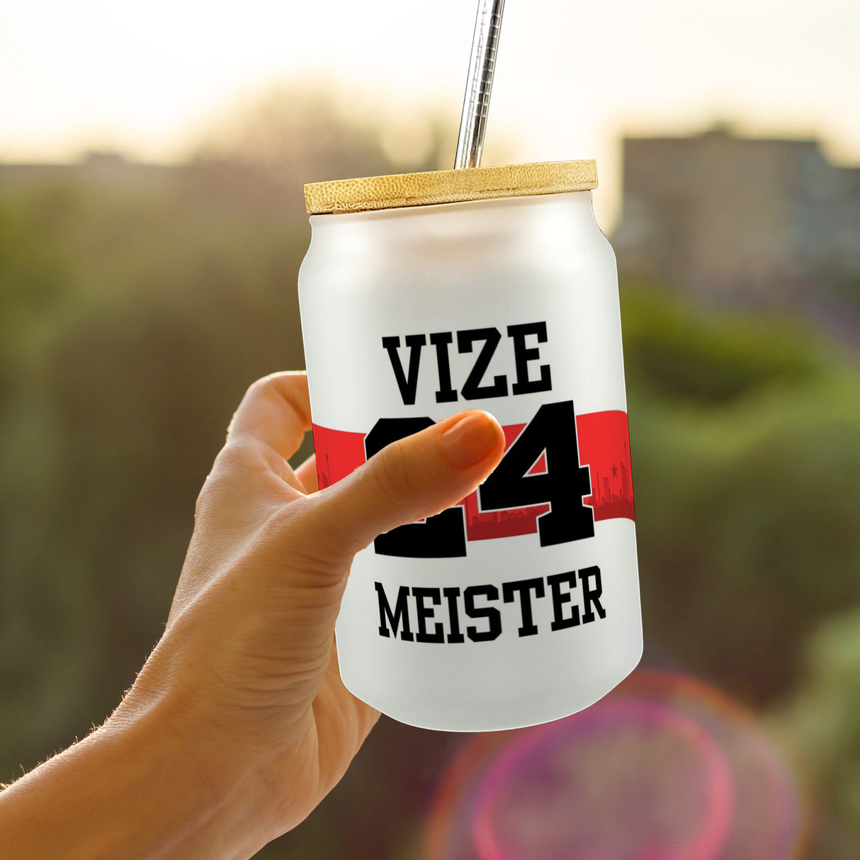 Stuttgart Brustring Trinkglas mit Bambusdeckel mit Spruch Vizemeister 2024