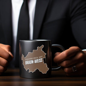 St. Pauli Tasse in Schwarz mit Spruch Hamburg ist braun-weiss