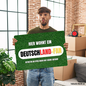 Hier wohnt ein Deutschland-Fan Fußmatte in 35x50 cm ohne Rand mit Spruch Betreten auf eigene Gefahr