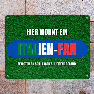 Hier wohnt ein Italien-Fan Metallschild in 15x20 cm mit Spruch Betreten an Spieltagen auf eigene Gefahr