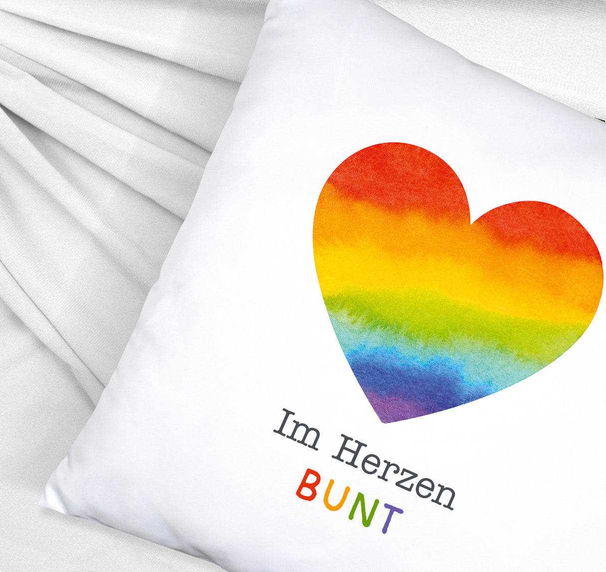 Regenbogenherz Kissen mit Spruch Im Herzen bunt