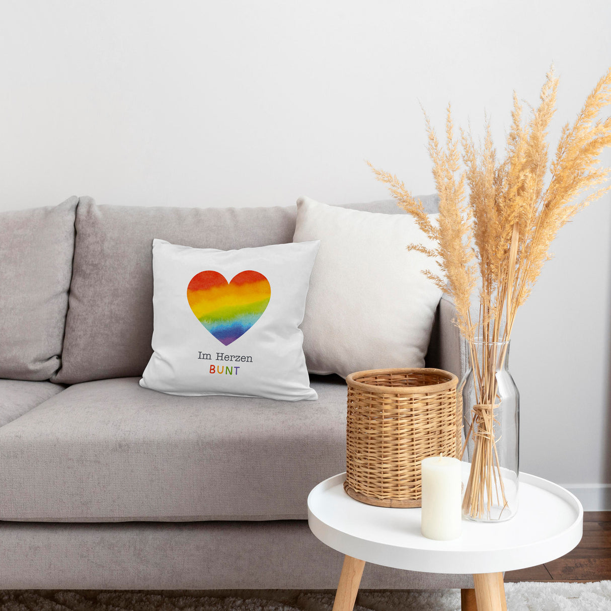 Regenbogenherz Kissen mit Spruch Im Herzen bunt