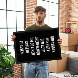 Unfassbar wie viele den Kopf drehen Fußmatte in 35x50 cm mit Spruch nur um so einen Scheiß zu lesen