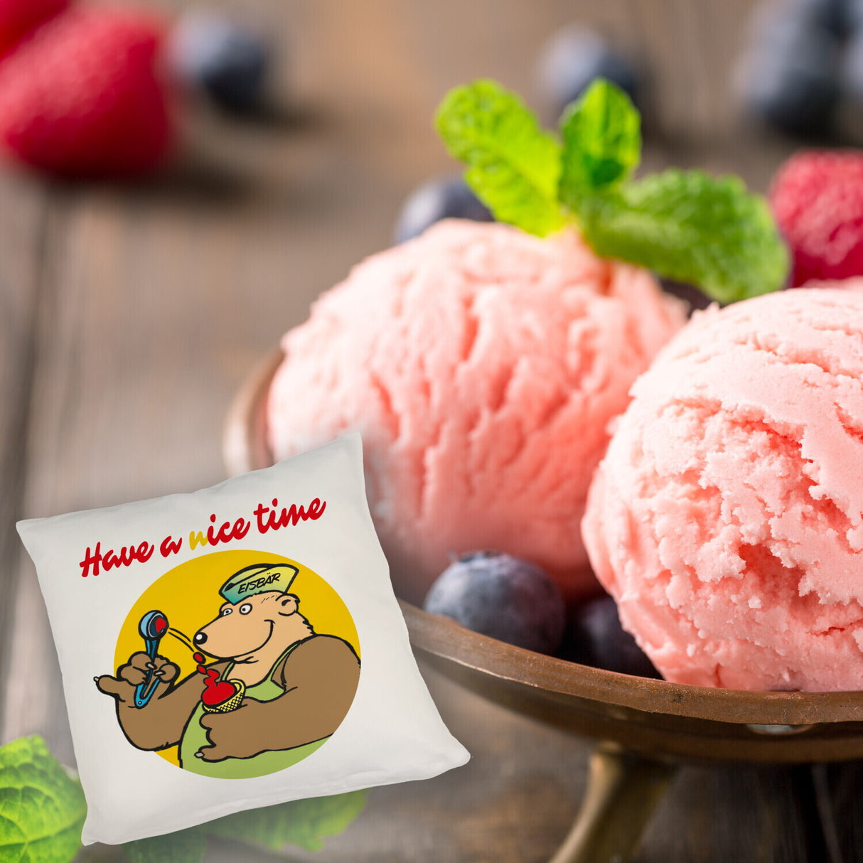Eisbär mit Waffeleis Kissen mit Spruch have a nice time