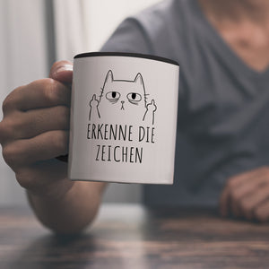 Katze mit Mittelfinger Kaffeebecher mit Spruch Erkenne die Zeichen