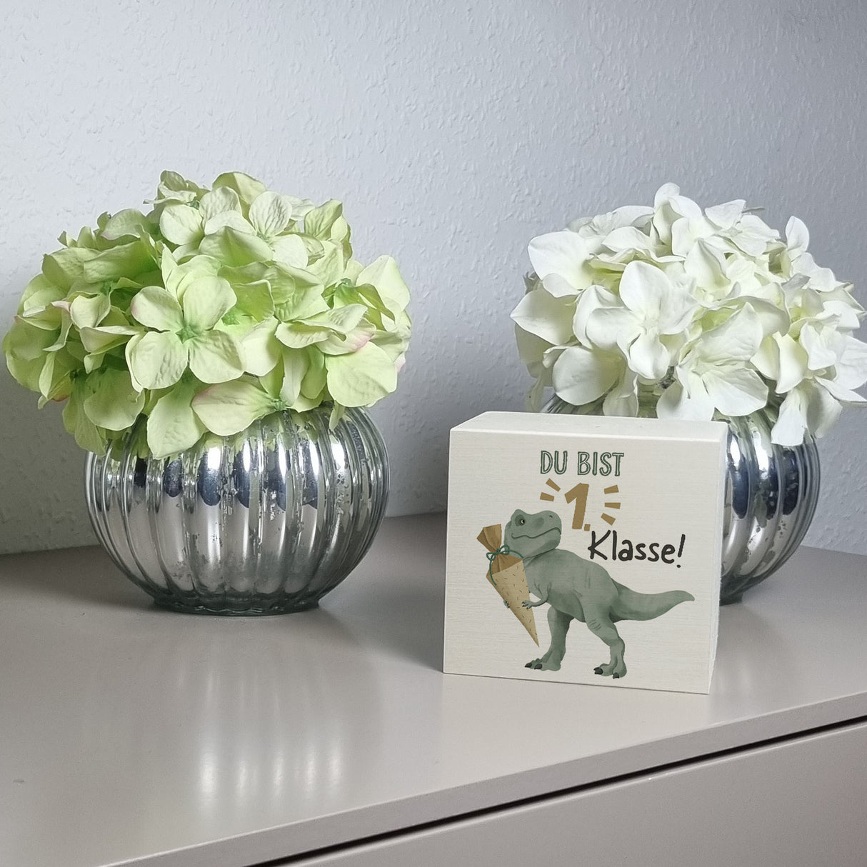 Dino mit Schultüte Spardose mit Spruch Du bist 1. Klasse!