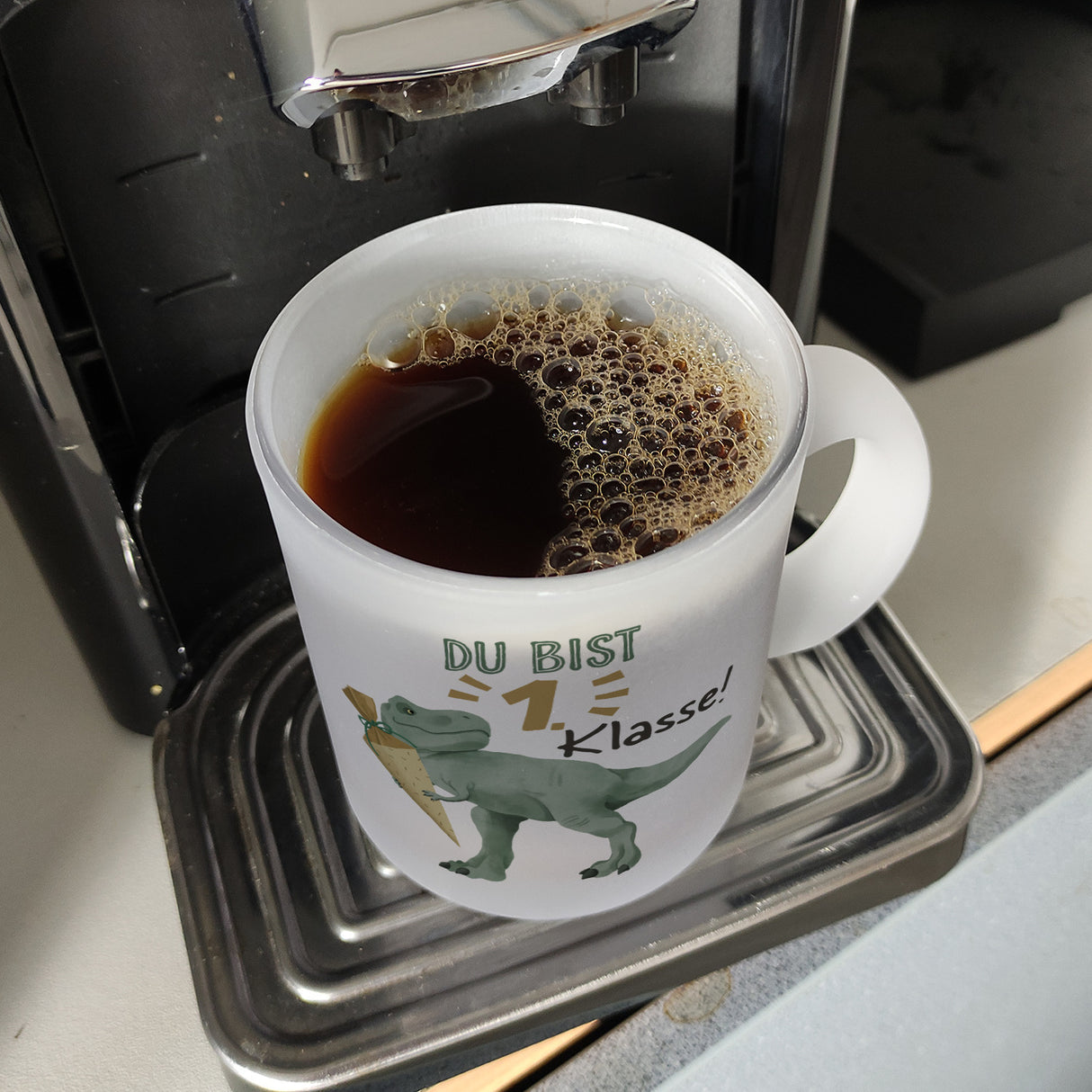Dino mit Schultüte Kaffeebecher mit Spruch Du bist 1. Klasse!