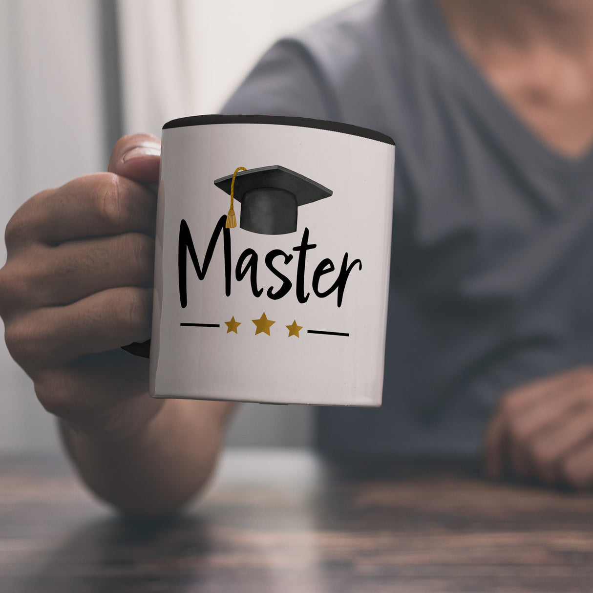 Master bestanden Kaffeebecher mit Masterhut