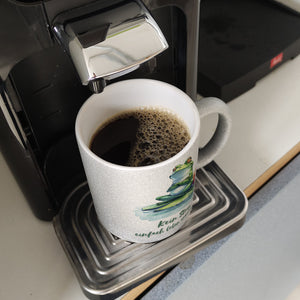 Frosch auf Seerose Kaffeebecher mit Spruch Kein Stress einfach leben und genießen