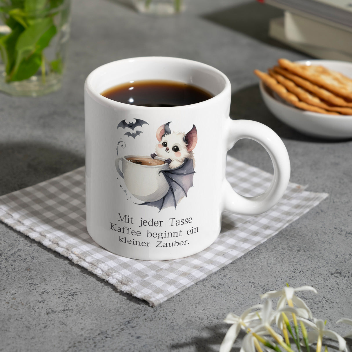 niedliche Fledermaus mit Kaffeetasse Kaffeebecher mit Spruch Jede Tasse Kaffee birgt Zauber