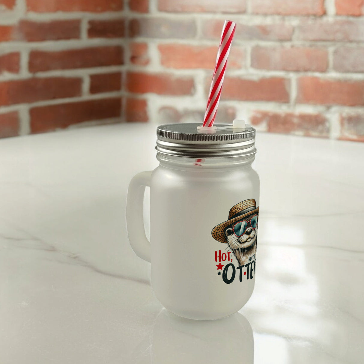 Otter mit Sonnenbrille und Strohhut Trinkglas mit Bambusdeckel mit Spruch Hot Hotter Otter