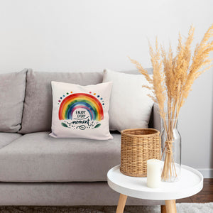 Regenbogen Kissen mit Spruch Enjoy every moment