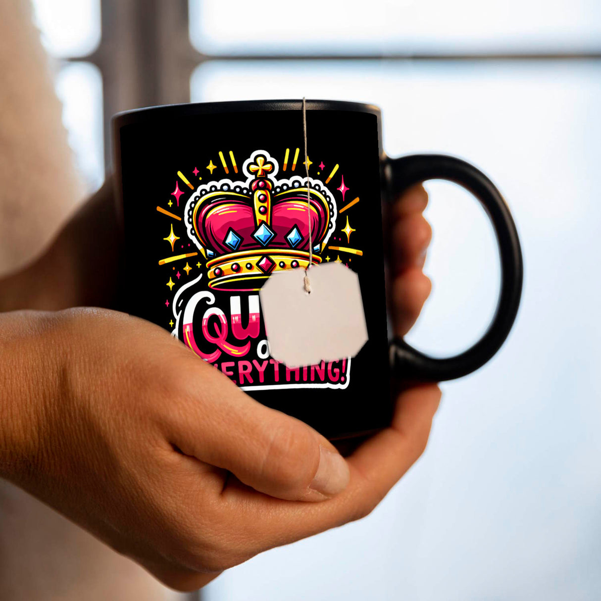 Krone einer Königin Tasse in Schwarz mit Spruch Queen of everything