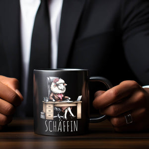 Schaf Chefin im Chefsessel Tasse in Schwarz mit Spruch Schäffin