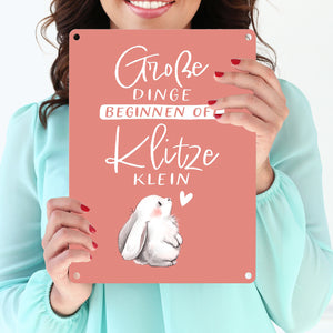 Baby Hase Metallschild in 15x20 cm mit Spruch Große Dinge beginnen oft Klitzeklein