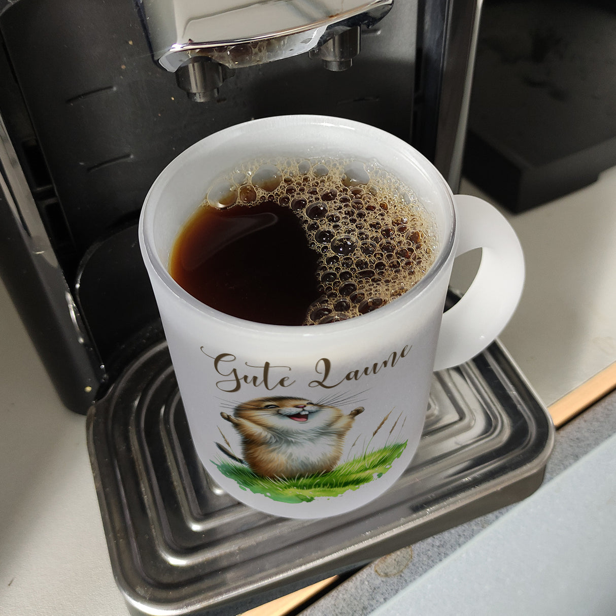 jubelnder Lemming Kaffeebecher mit Spruch Gute Laune
