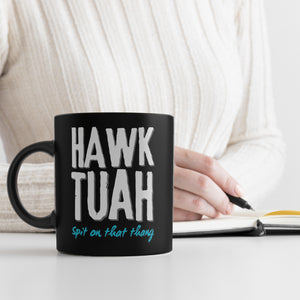 Hawk Tuah Tasse in Schwarz mit Spruch Spit on that thang