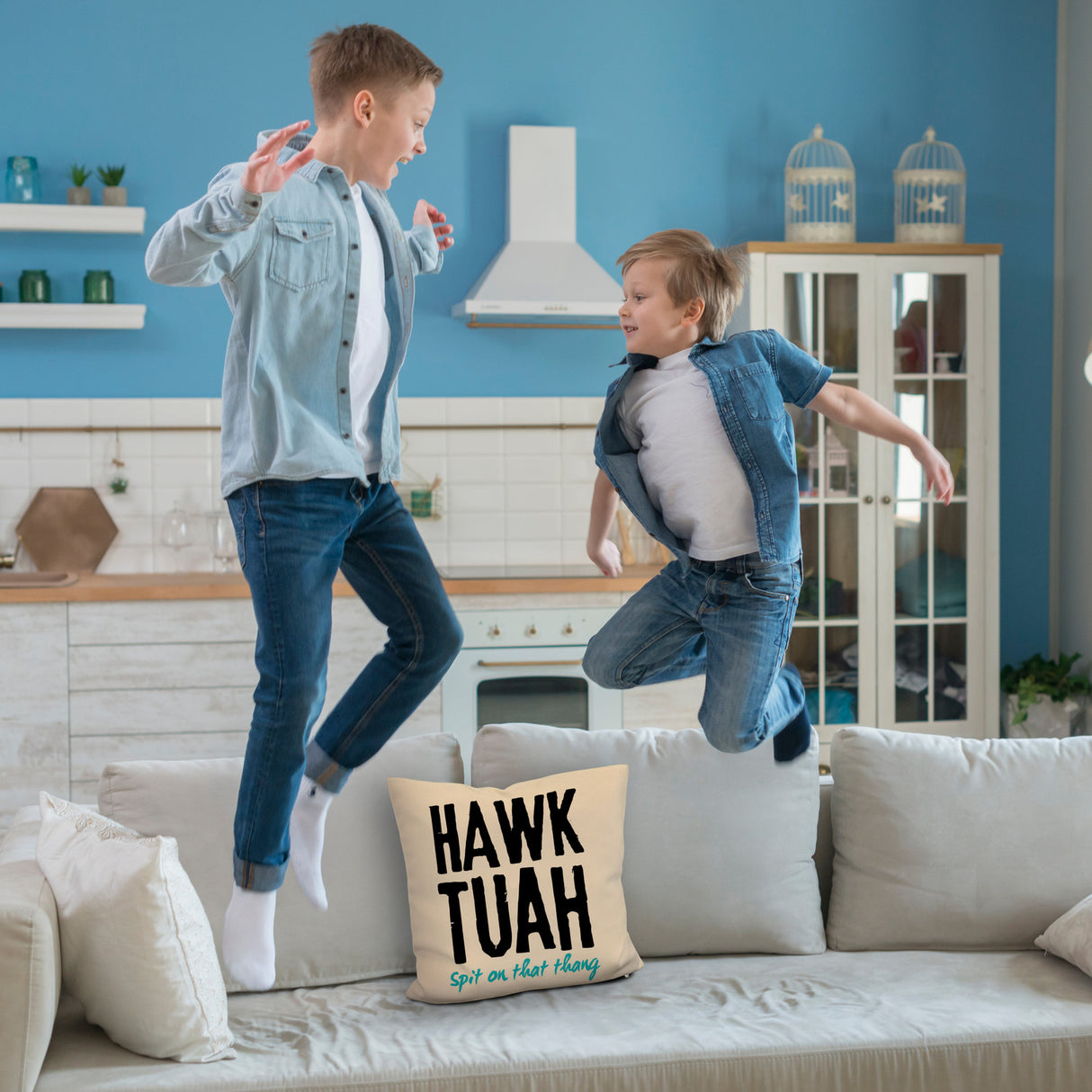 Hawk Tuah Kissen mit Spruch Spit on that thang