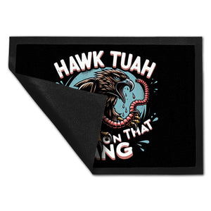 Hawk Tuah Falke mit Regenwurm Fußmatte in 35x50 cm mit Spruch Spit on that thang