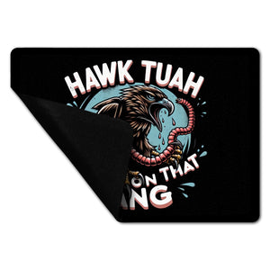 Hawk Tuah Falke mit Regenwurm Fußmatte in 35x50 cm ohne Rand mit Spruch Spit on that thang