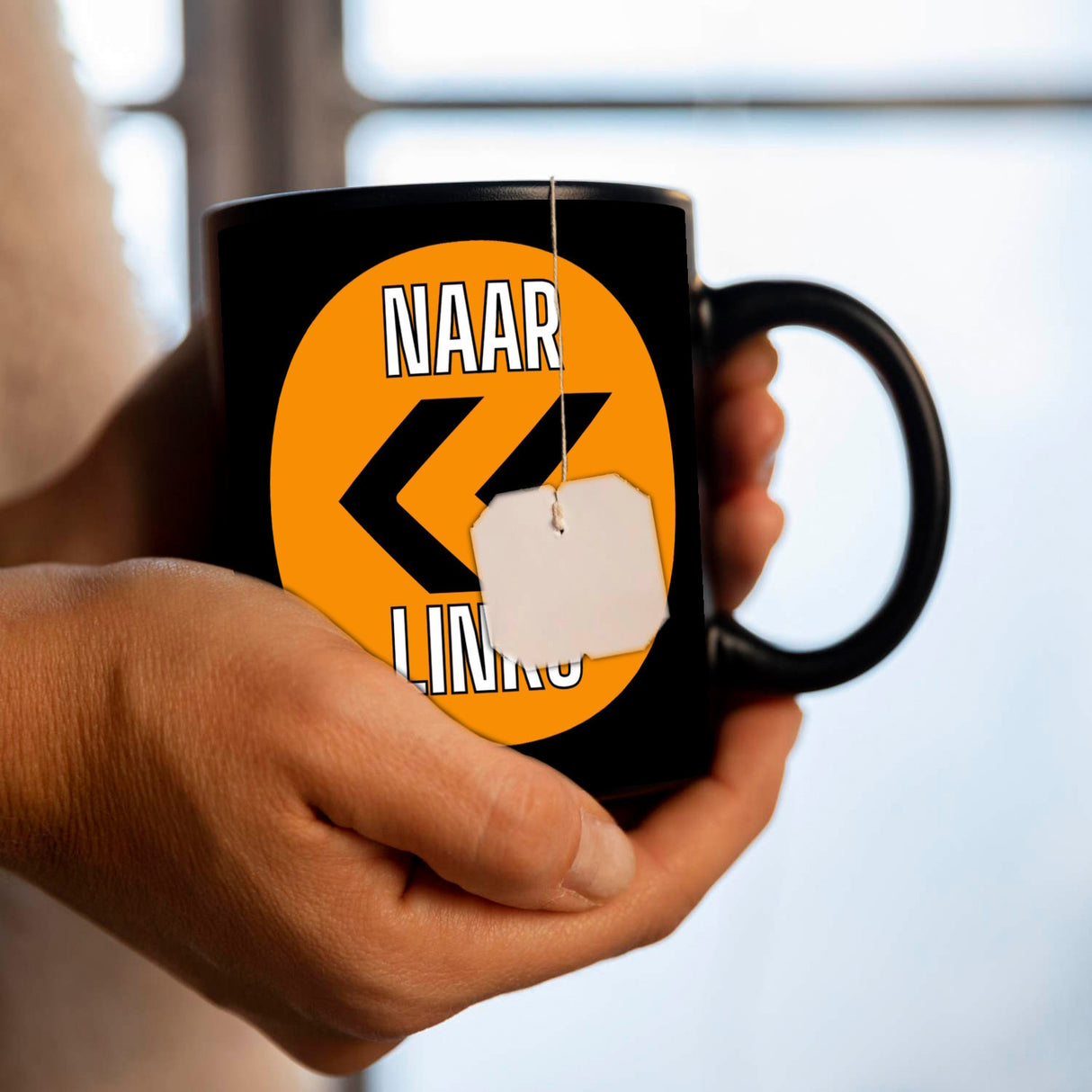 Holland Fangesang Tasse in Schwarz mit Spruch Naar Links - Naar rechts