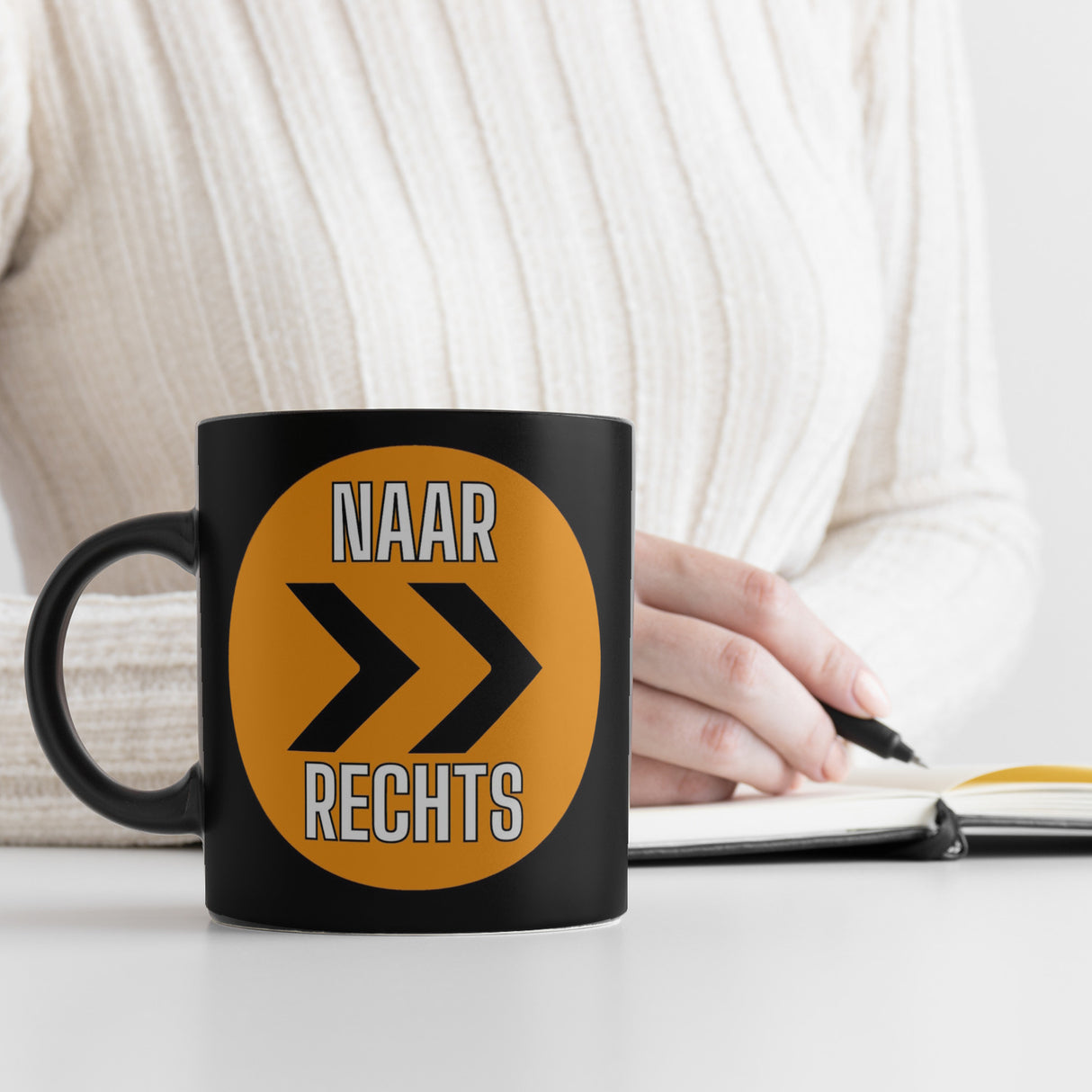 Holland Fangesang Tasse in Schwarz mit Spruch Naar Links - Naar rechts