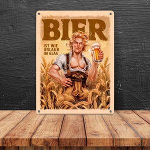 Blonder Mann mit Bier - Urlaub im Glas Metallschild in 15x20 cm