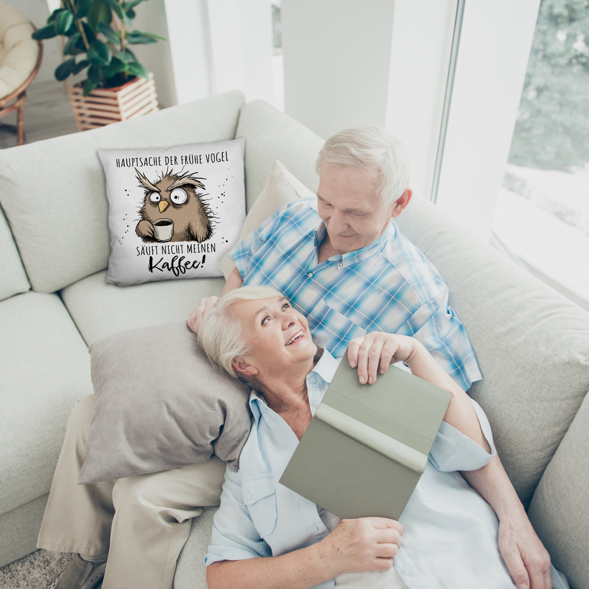 Eule Kissen mit Spruch Früher Vogel soll nicht Kaffee saufen