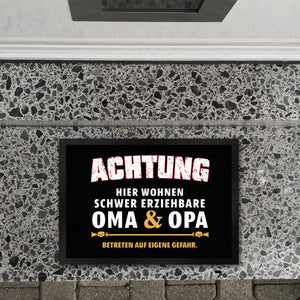Schwer erziehbare Oma + Opa Fußmatte in 35x50 cm